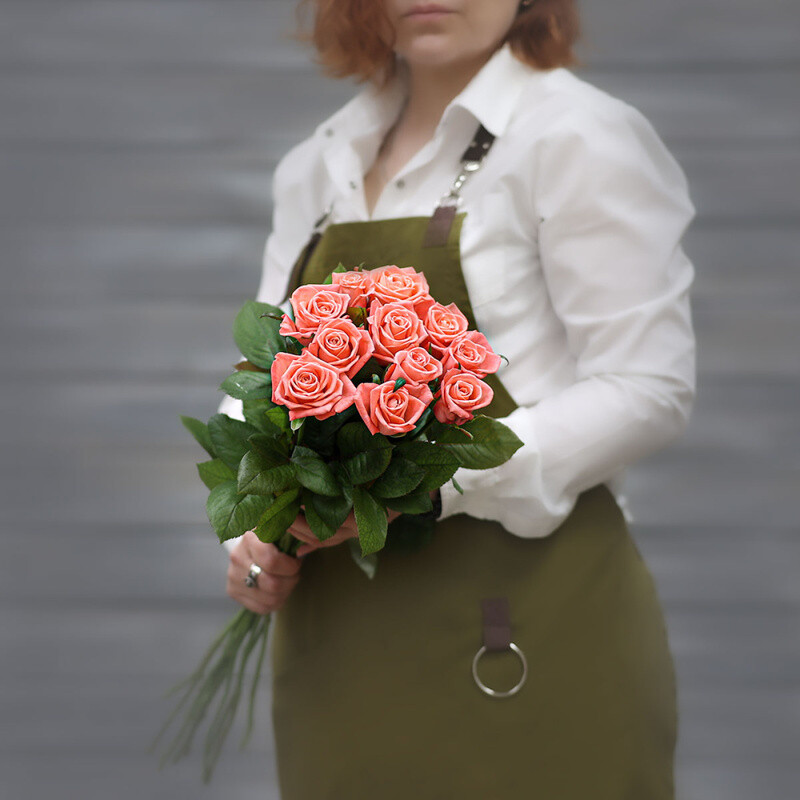 11 коралловых роз «Рассвет»