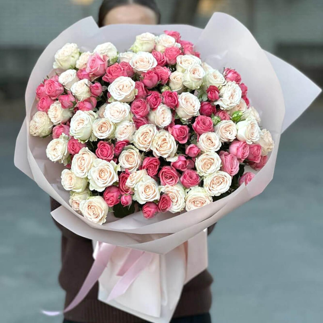 19 кремовых роз 50 см, Россия