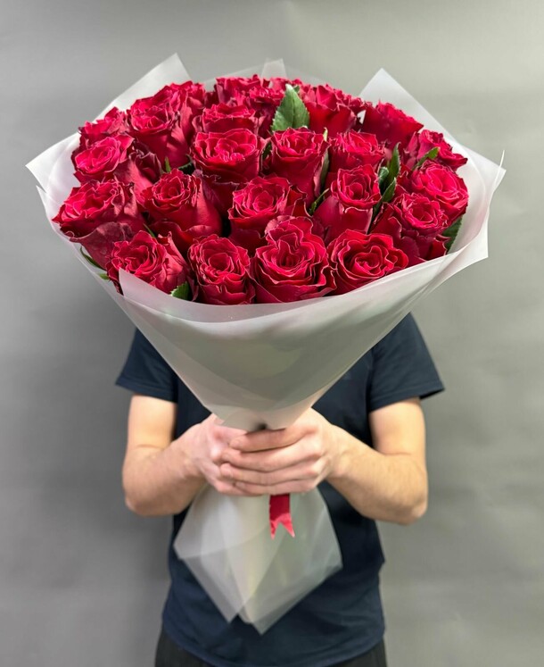 Букет из 3 красных роз 60 см с лентой, Эквадор