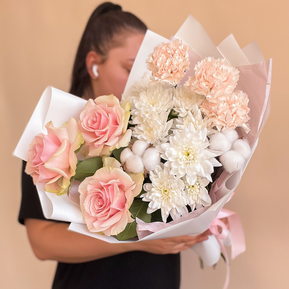 Букет из бежевых и розовых роз «Красивый букет роз»