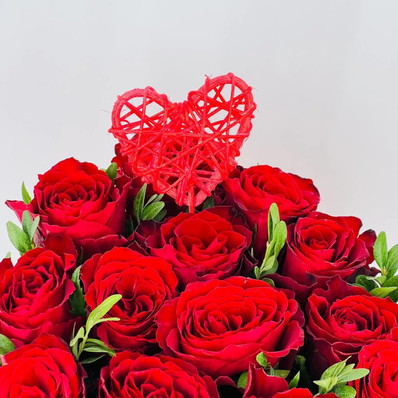 Букет для любимой из красных роз «Розовое сердце»