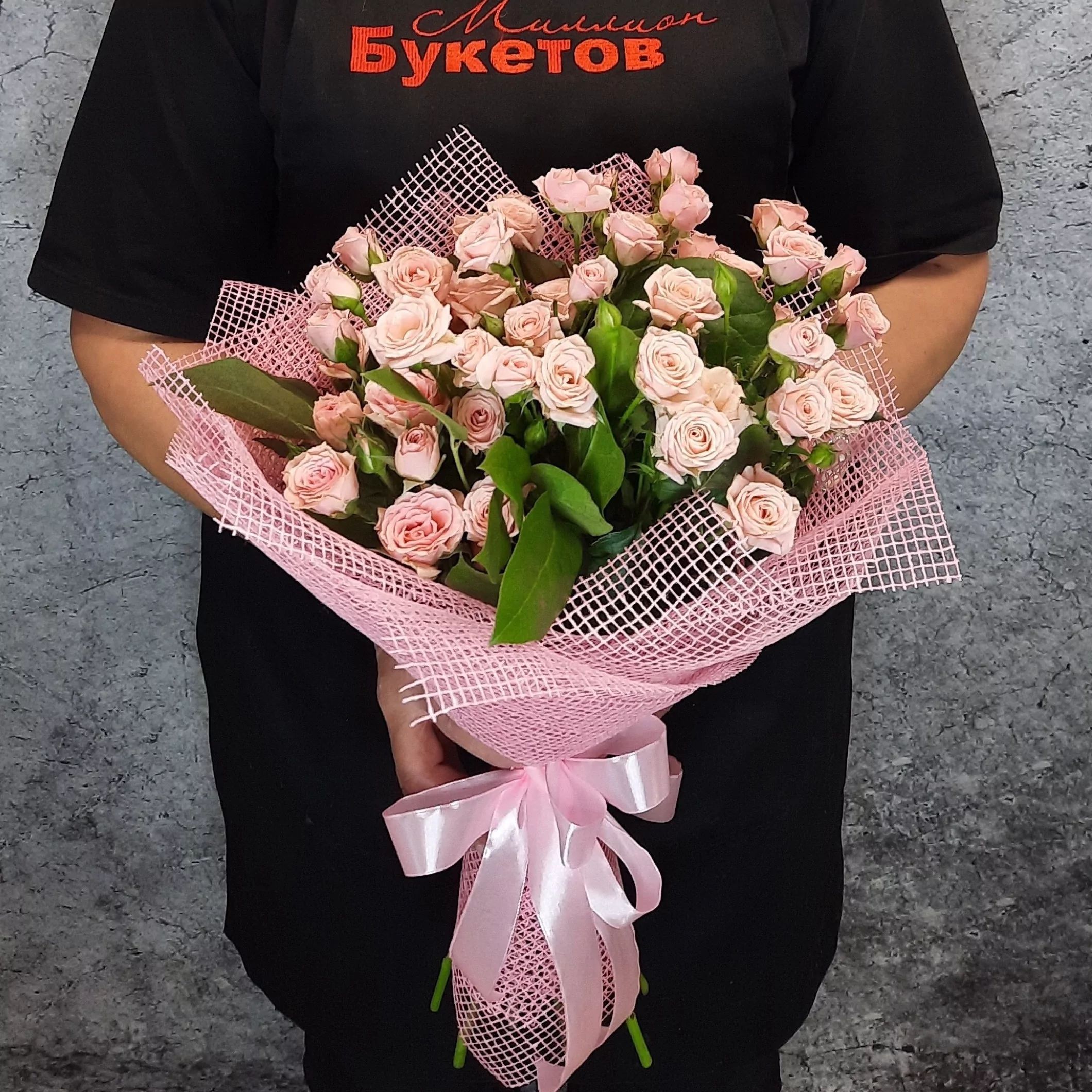 Букет из 9 кустовых розовых роз, Голландия